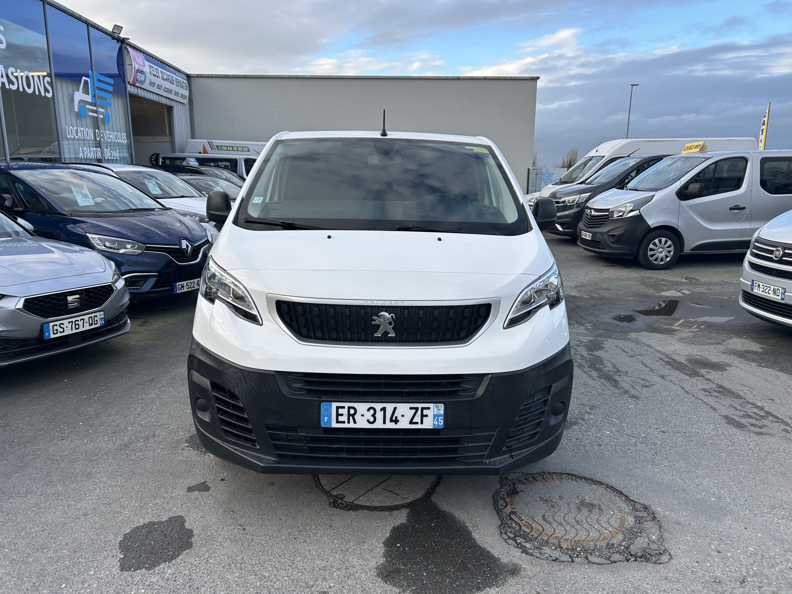 Garage Jallier Tharreau Garage Automobile Cholet Location Vehicule 9 Places IMG 5862 4725