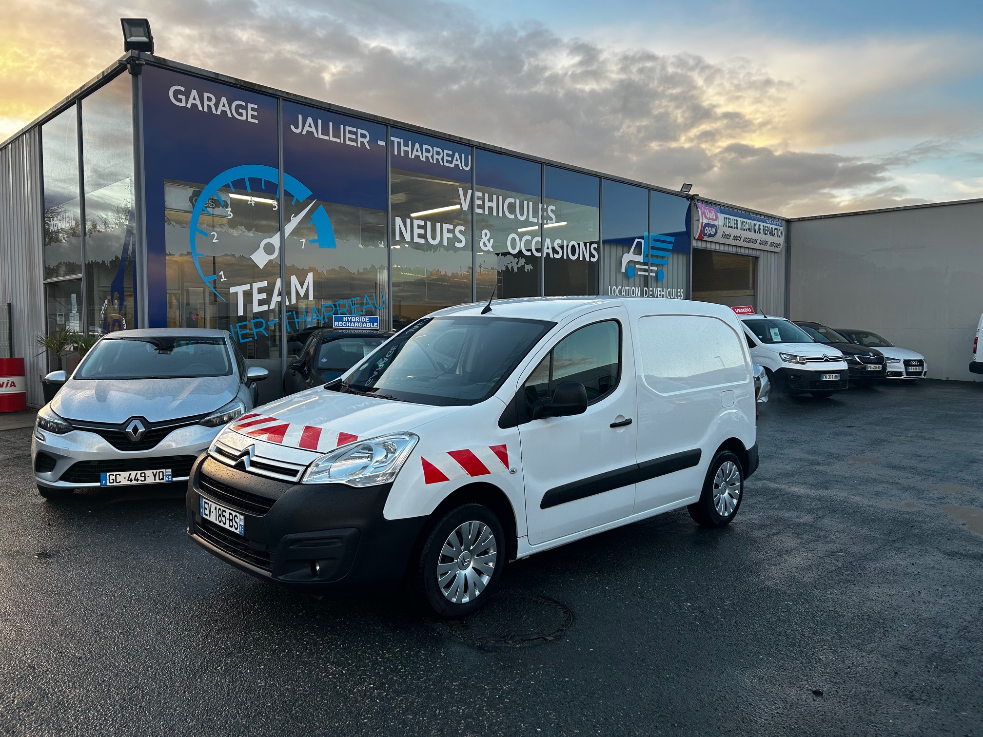 Garage Jallier Tharreau Garage Automobile Cholet Location Vehicule 9 Places IMG 5263 4681