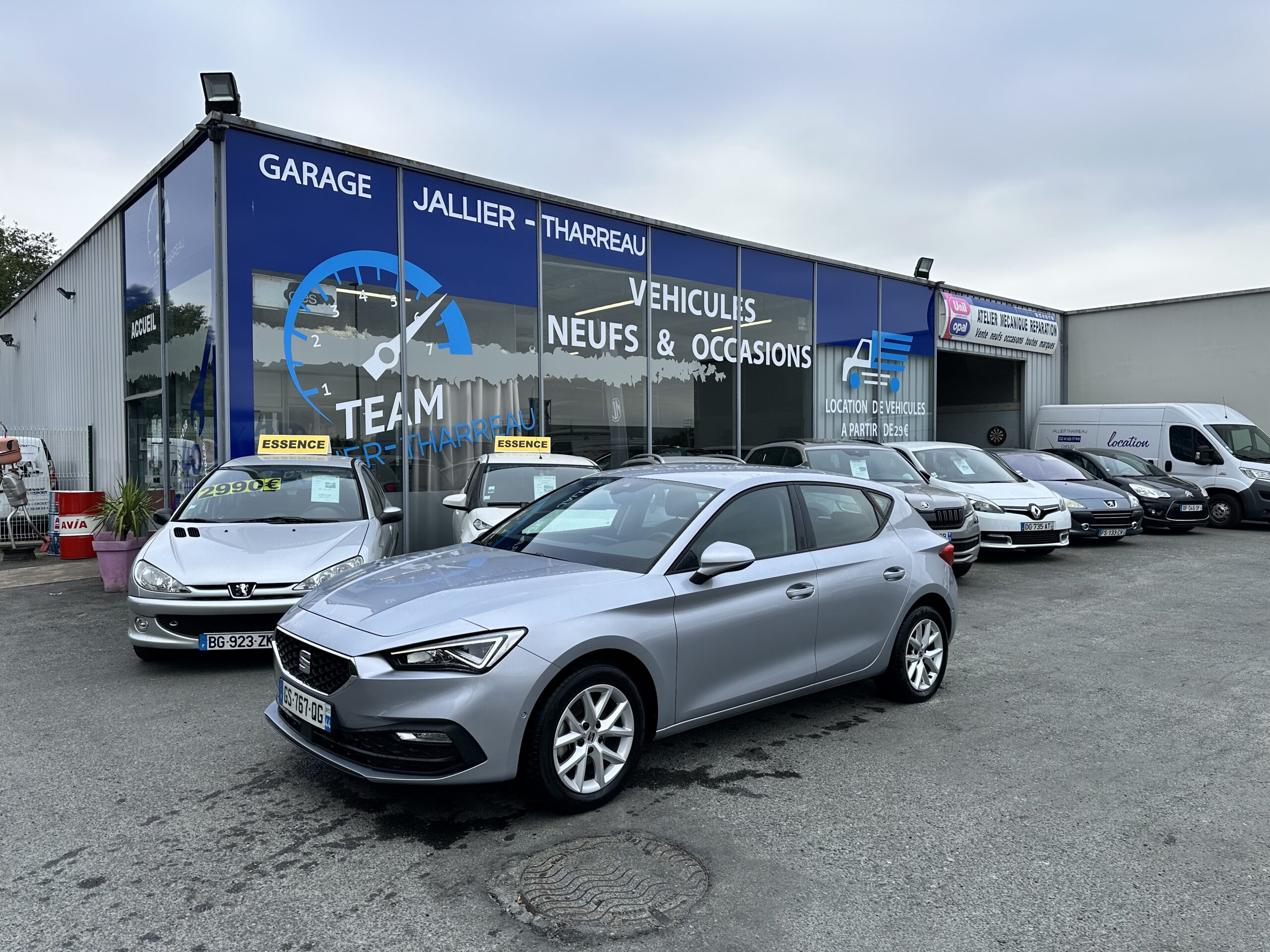 Garage Jallier Tharreau Garage Automobile Cholet Location Vehicule 9 Places IMG 5009 4560