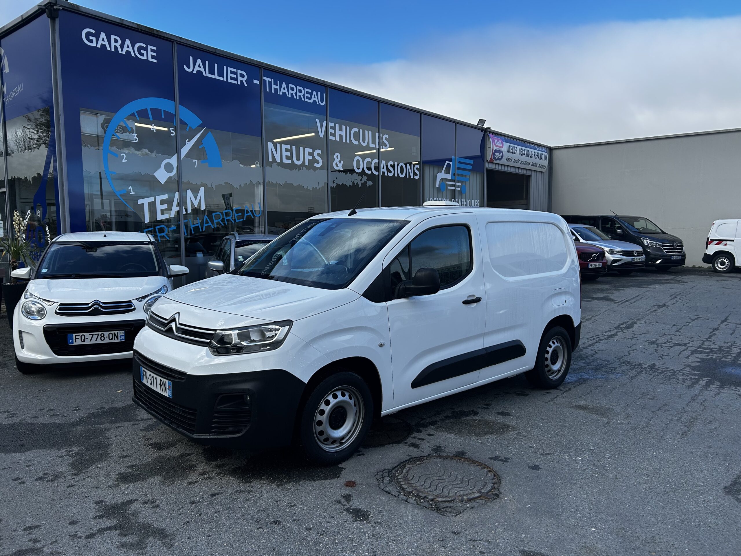 Garage Jallier Tharreau Garage Automobile Cholet Location Vehicule 9 Places IMG 5060 4674