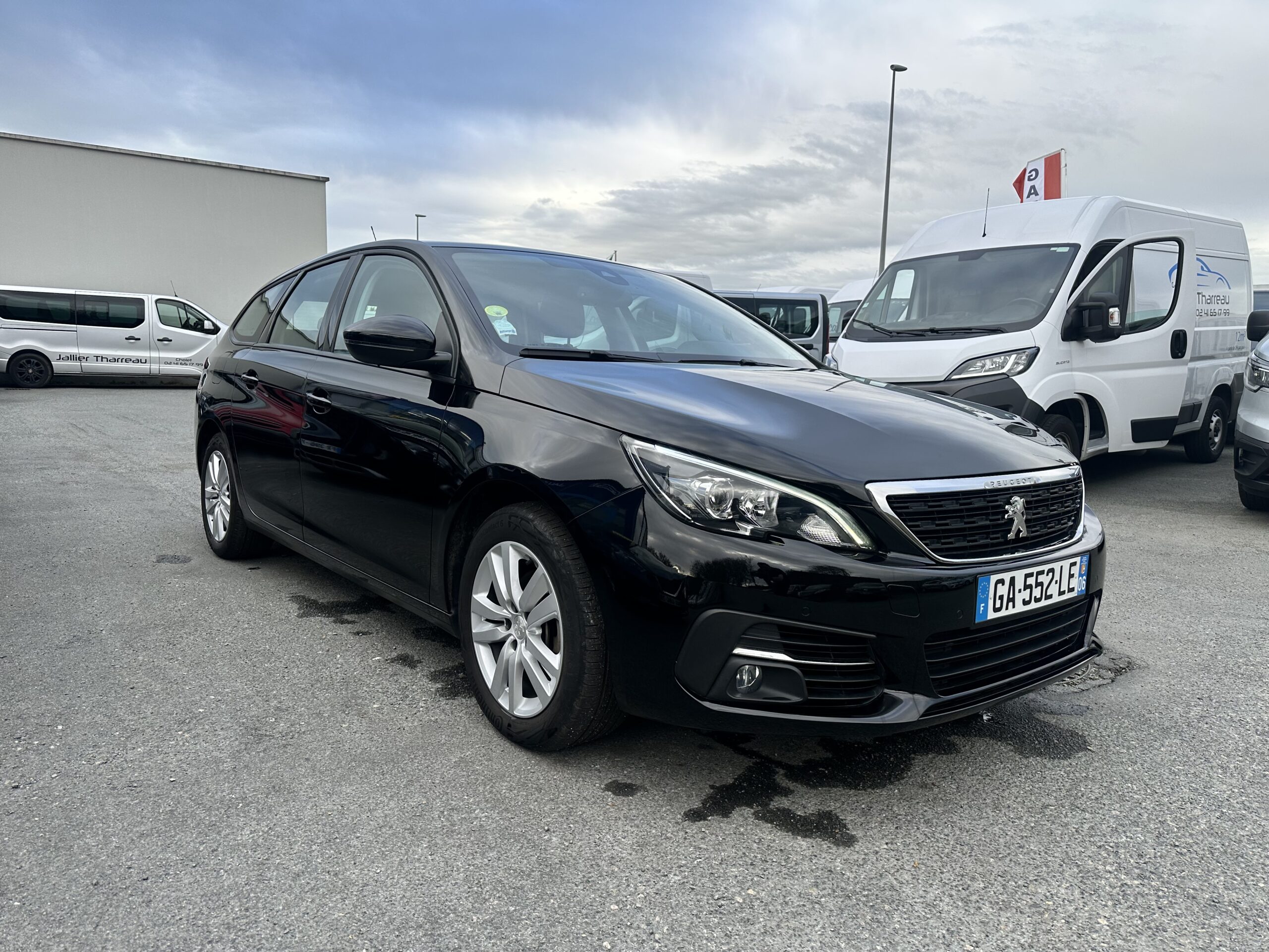 Garage Jallier Tharreau Garage Automobile Cholet Location Vehicule 9 Places IMG 6617 4676