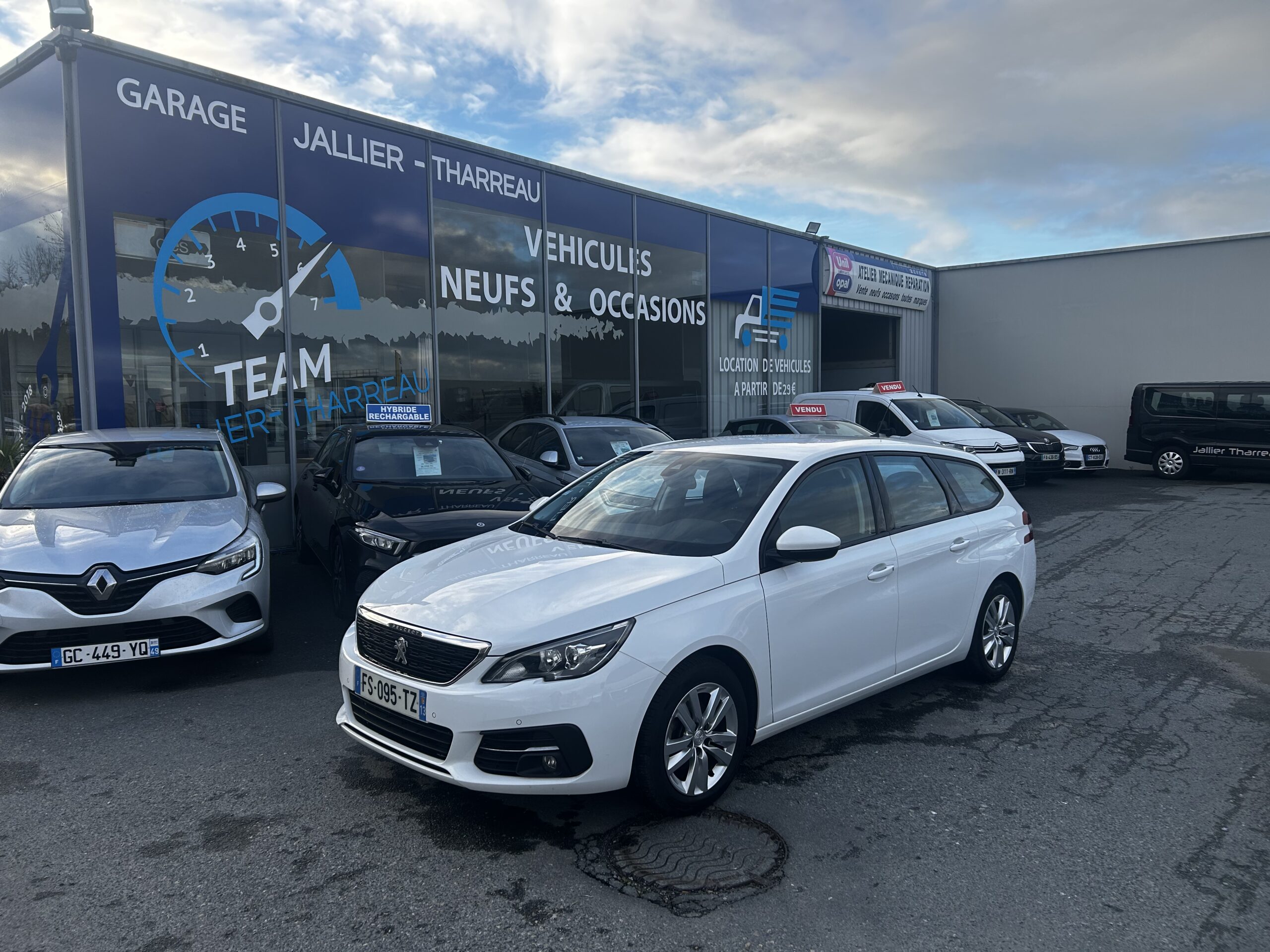 Garage Jallier Tharreau Garage Automobile Cholet Location Vehicule 9 Places IMG 5281 4689