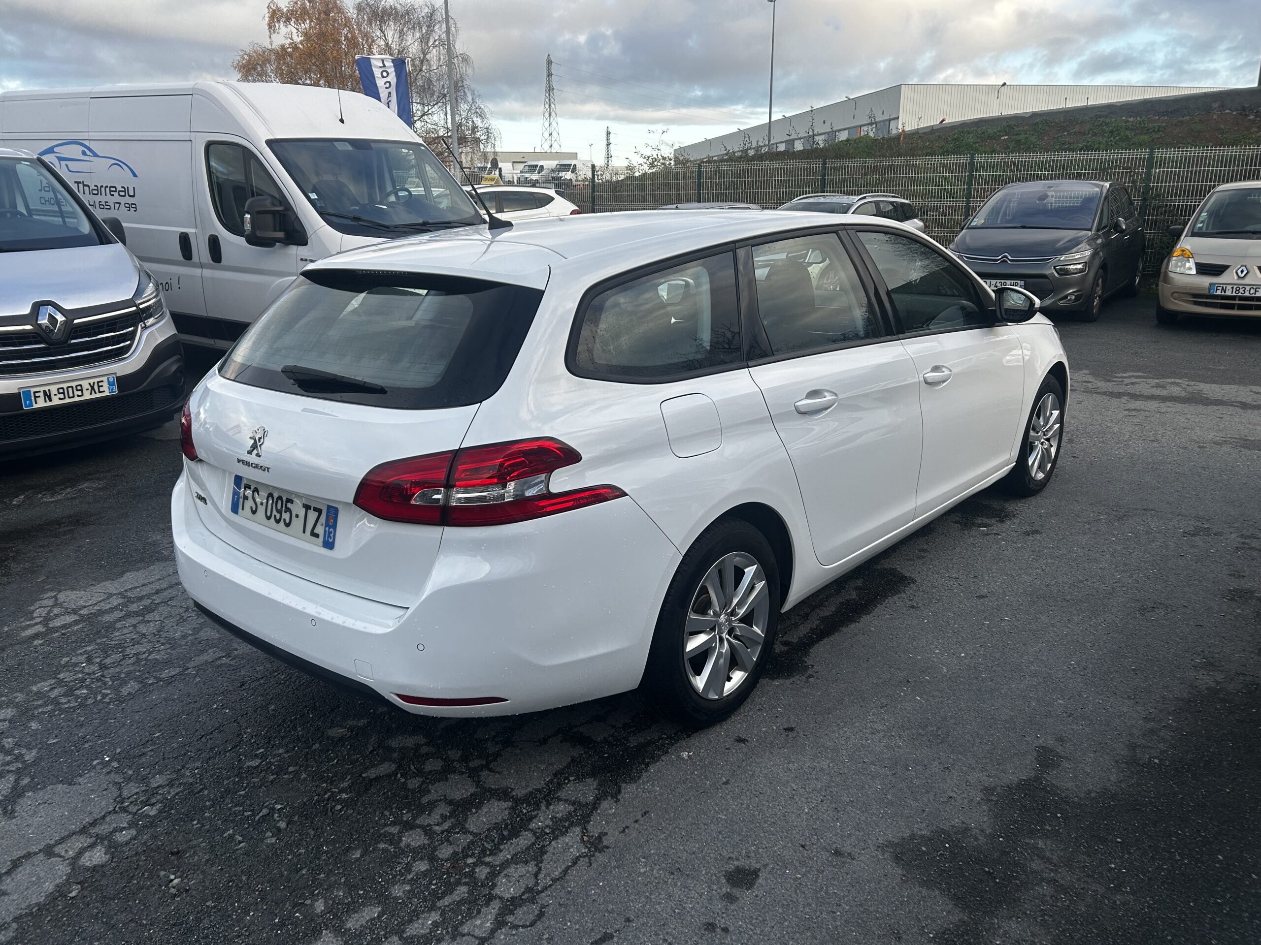 Garage Jallier Tharreau Garage Automobile Cholet Location Vehicule 9 Places IMG 5283 4690