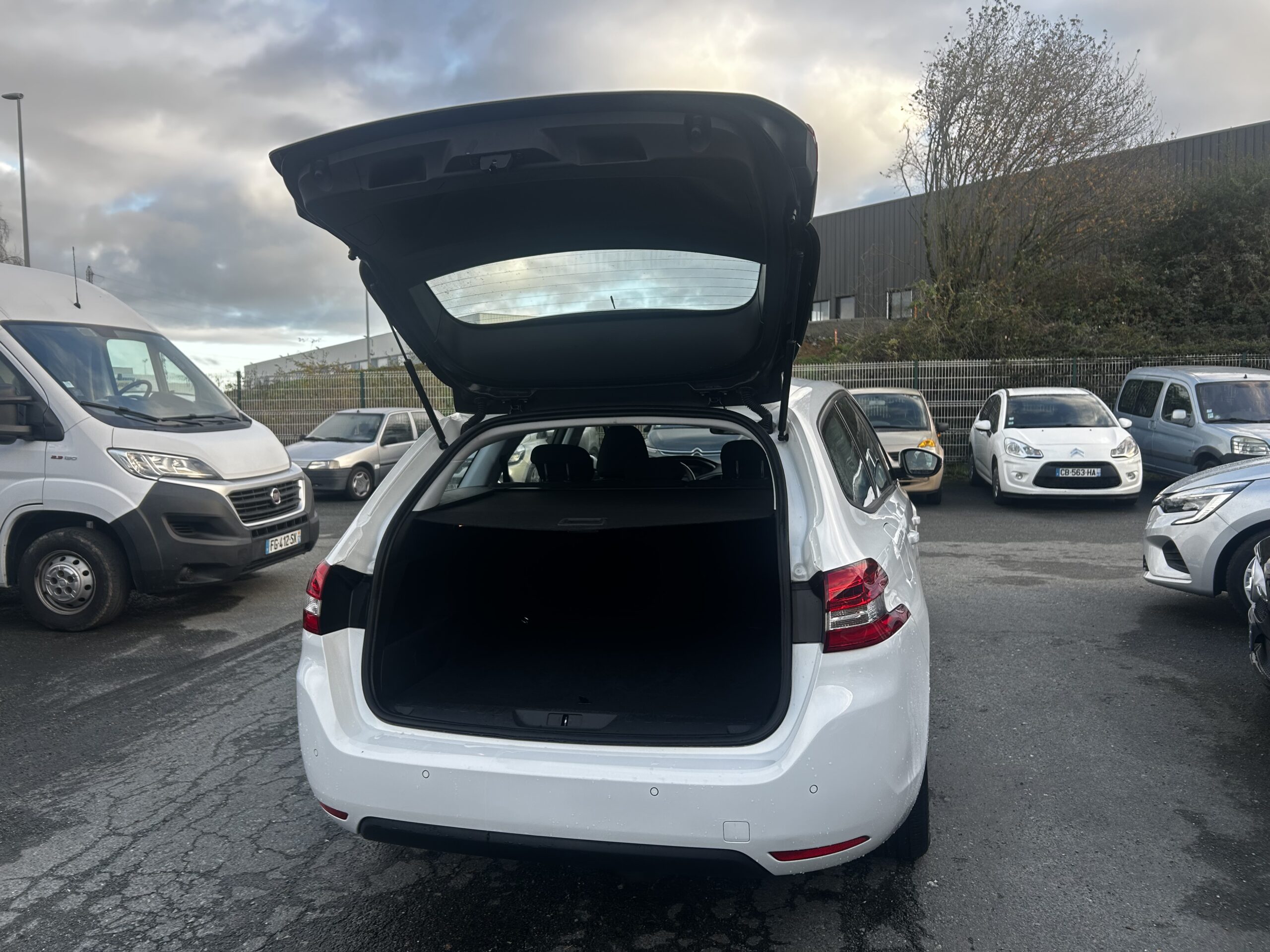 Garage Jallier Tharreau Garage Automobile Cholet Location Vehicule 9 Places IMG 5284 4691