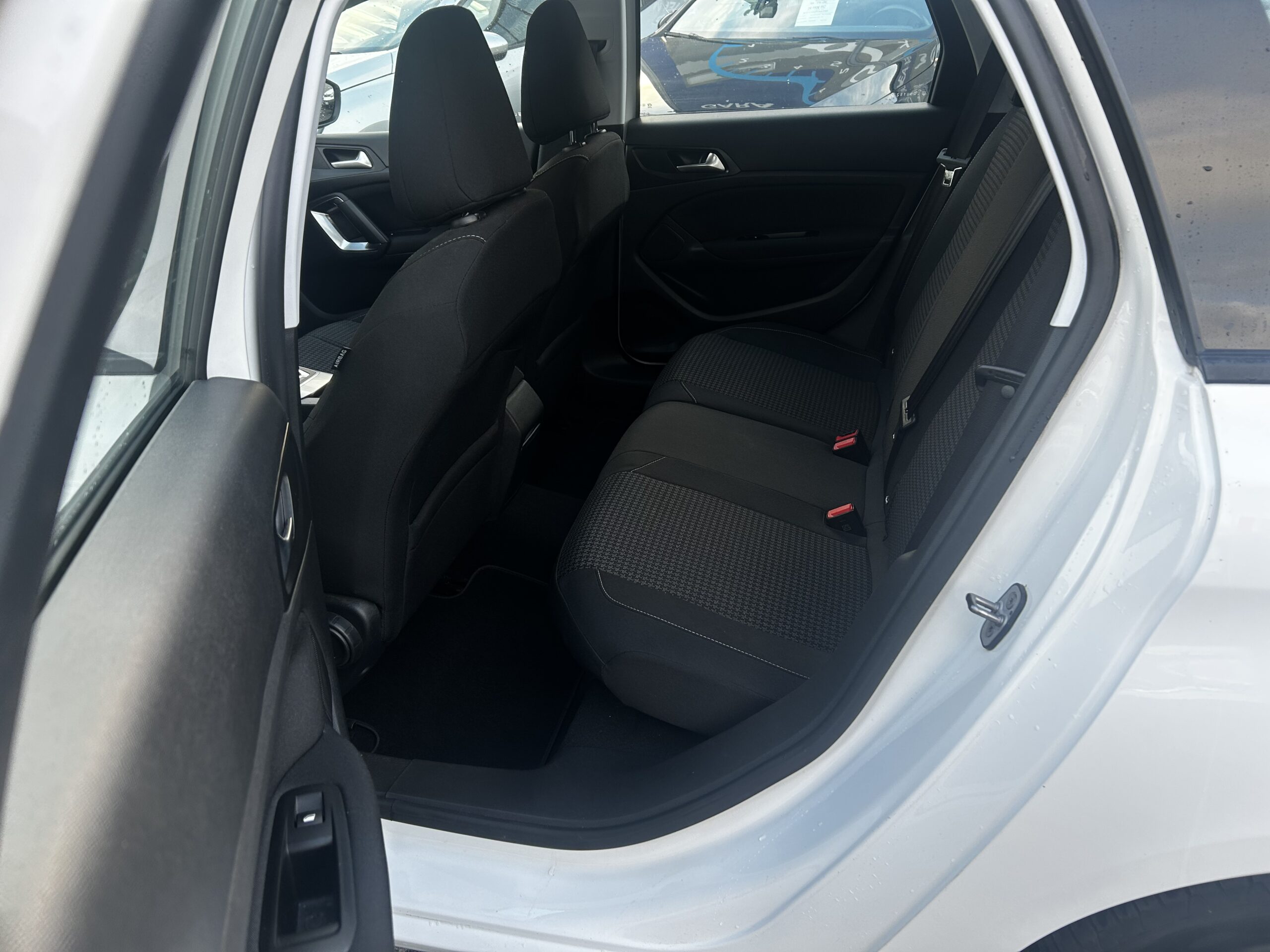 Garage Jallier Tharreau Garage Automobile Cholet Location Vehicule 9 Places IMG 5285 4692