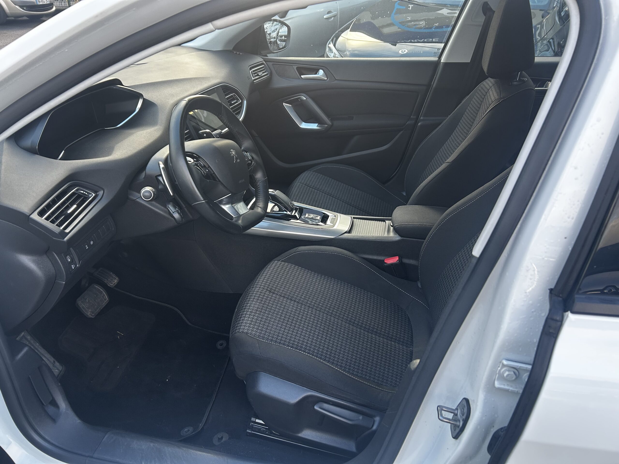 Garage Jallier Tharreau Garage Automobile Cholet Location Vehicule 9 Places IMG 5288 4692