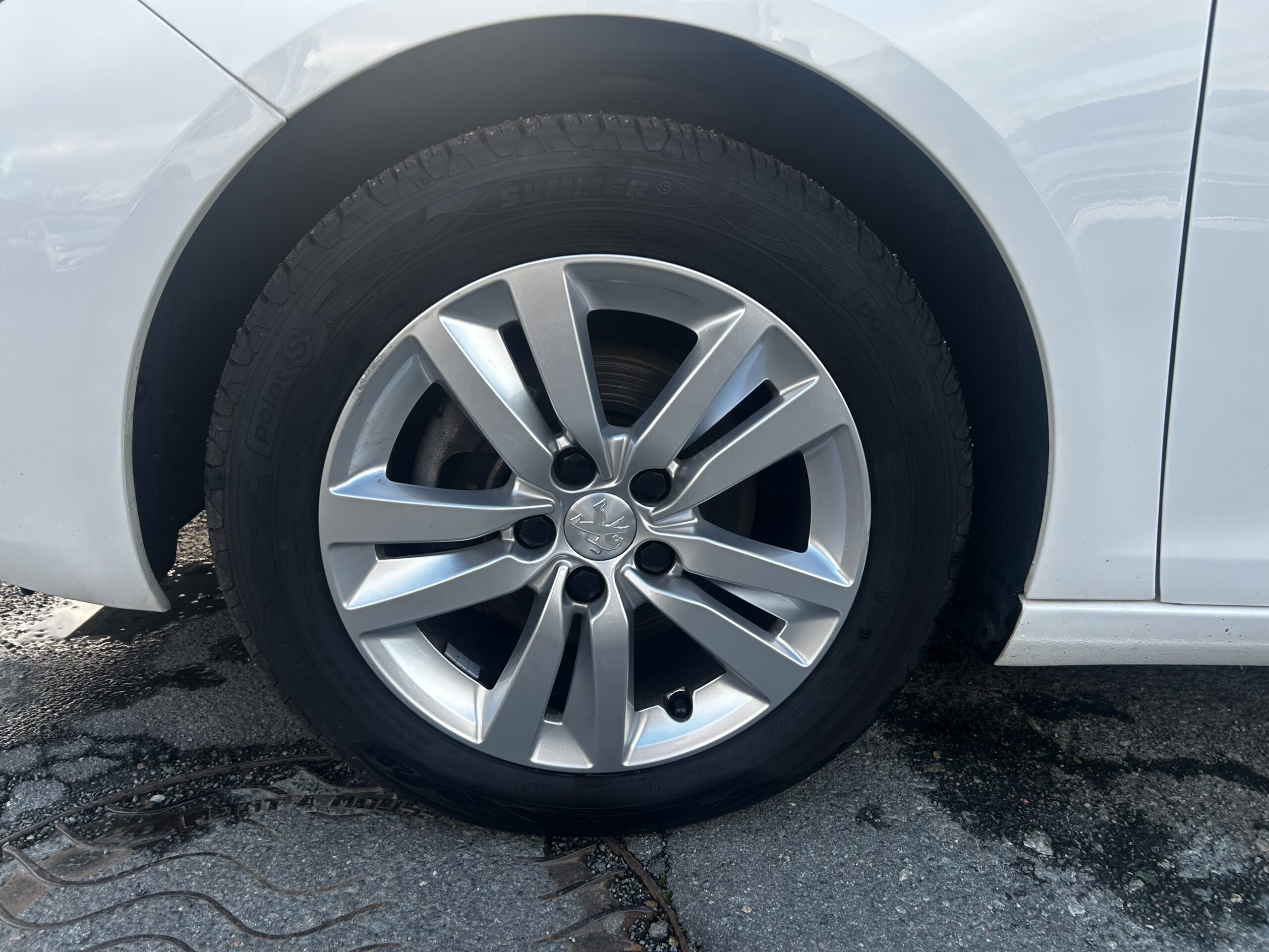 Garage Jallier Tharreau Garage Automobile Cholet Location Vehicule 9 Places IMG 5294 4694