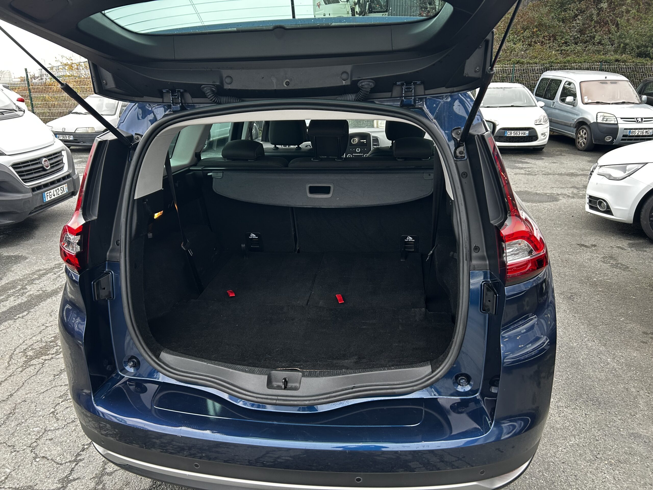 Garage Jallier Tharreau Garage Automobile Cholet Location Vehicule 9 Places IMG 5327 4699