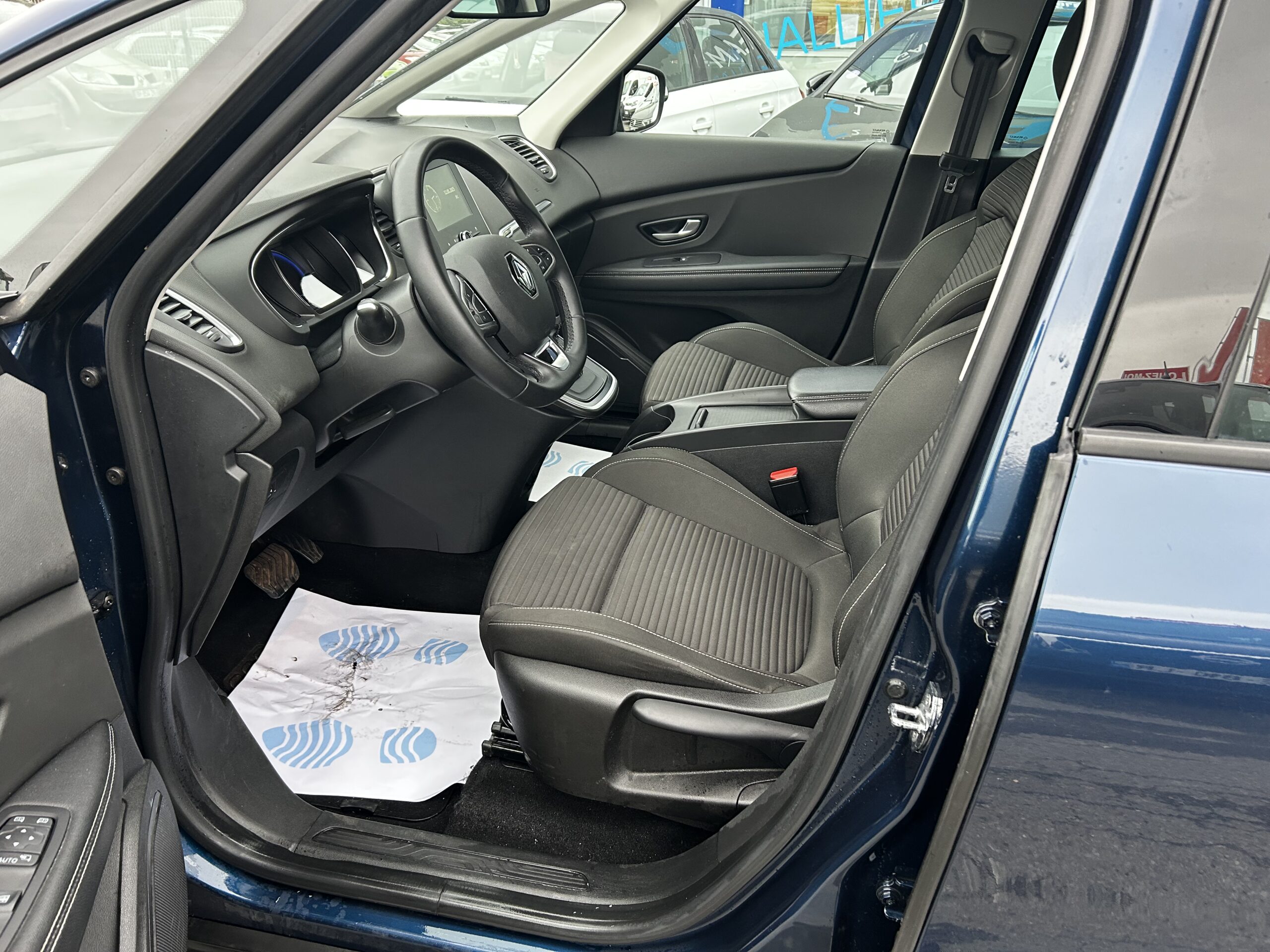 Garage Jallier Tharreau Garage Automobile Cholet Location Vehicule 9 Places IMG 5330 4700